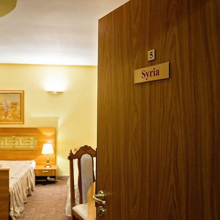 Hotel Roco Izvin Luaran gambar