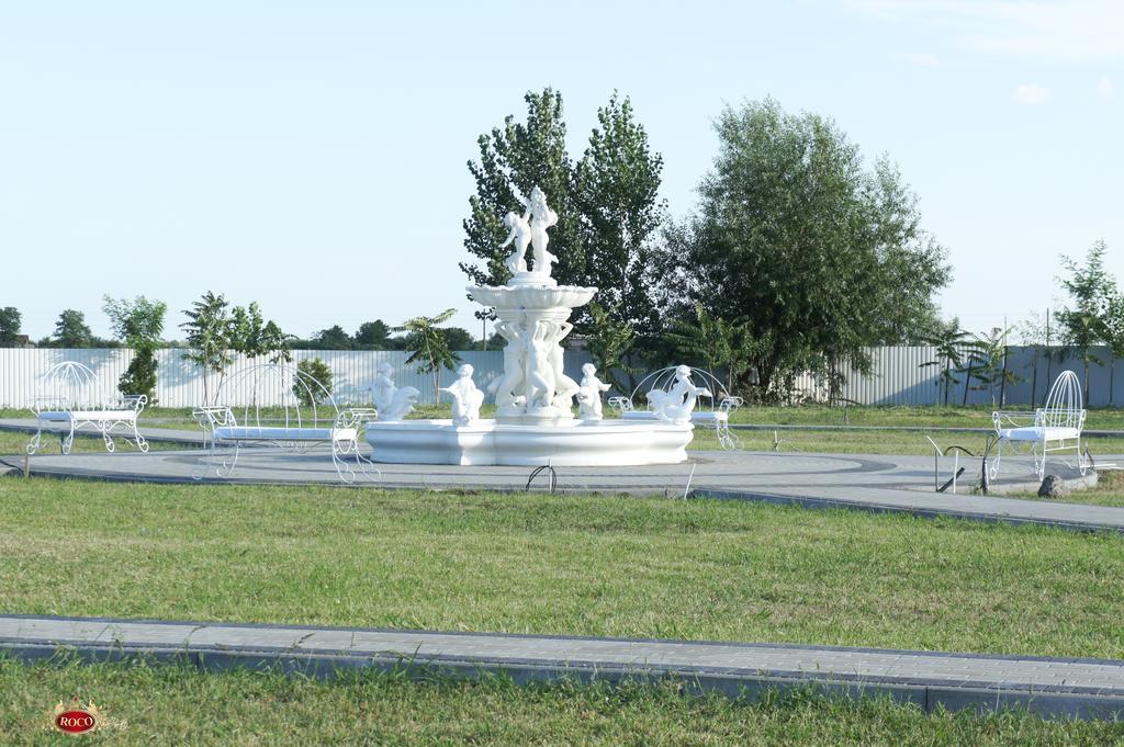 Hotel Roco Izvin Luaran gambar