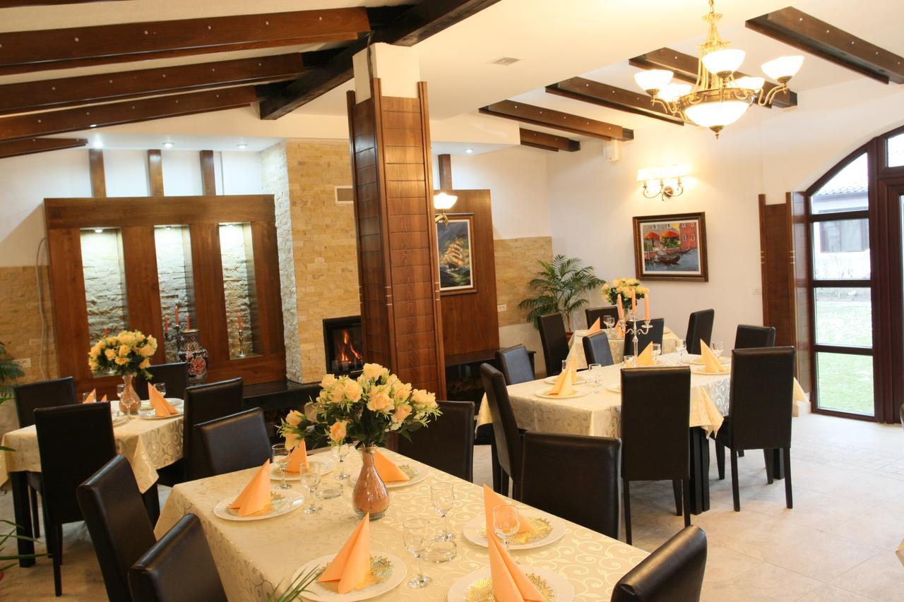 Hotel Roco Izvin Luaran gambar