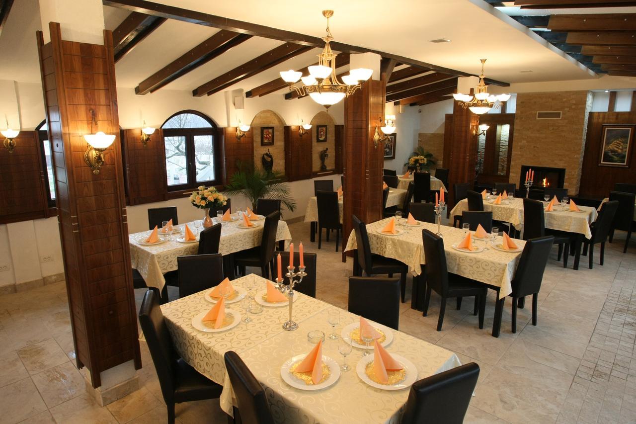 Hotel Roco Izvin Luaran gambar