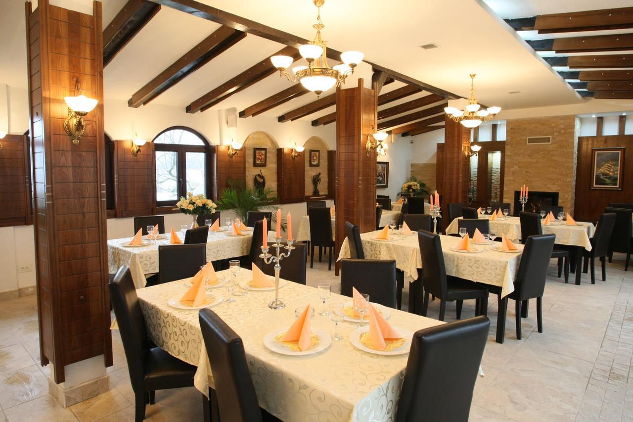 Hotel Roco Izvin Luaran gambar