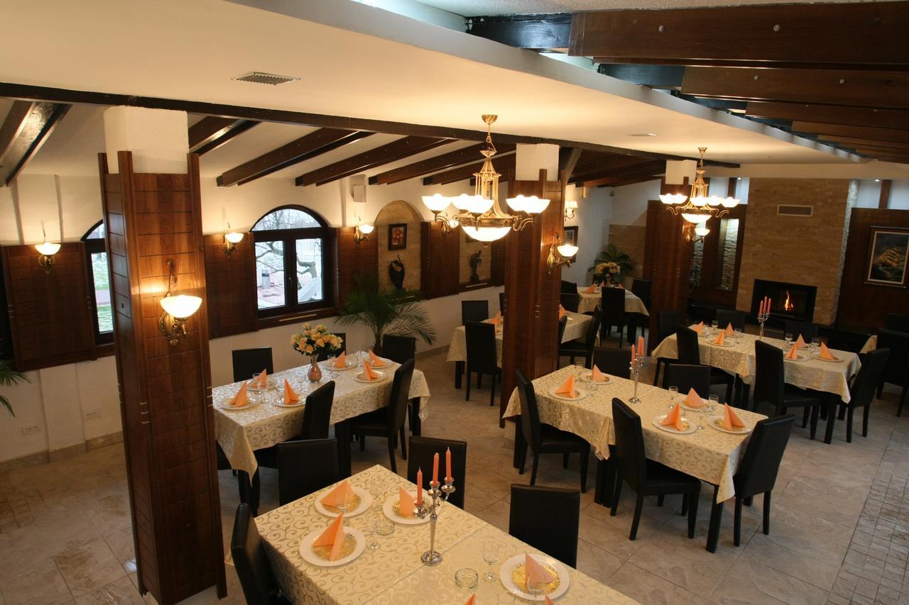 Hotel Roco Izvin Luaran gambar