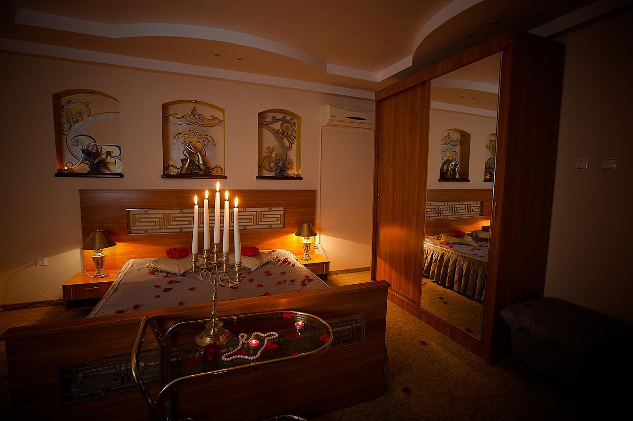 Hotel Roco Izvin Luaran gambar