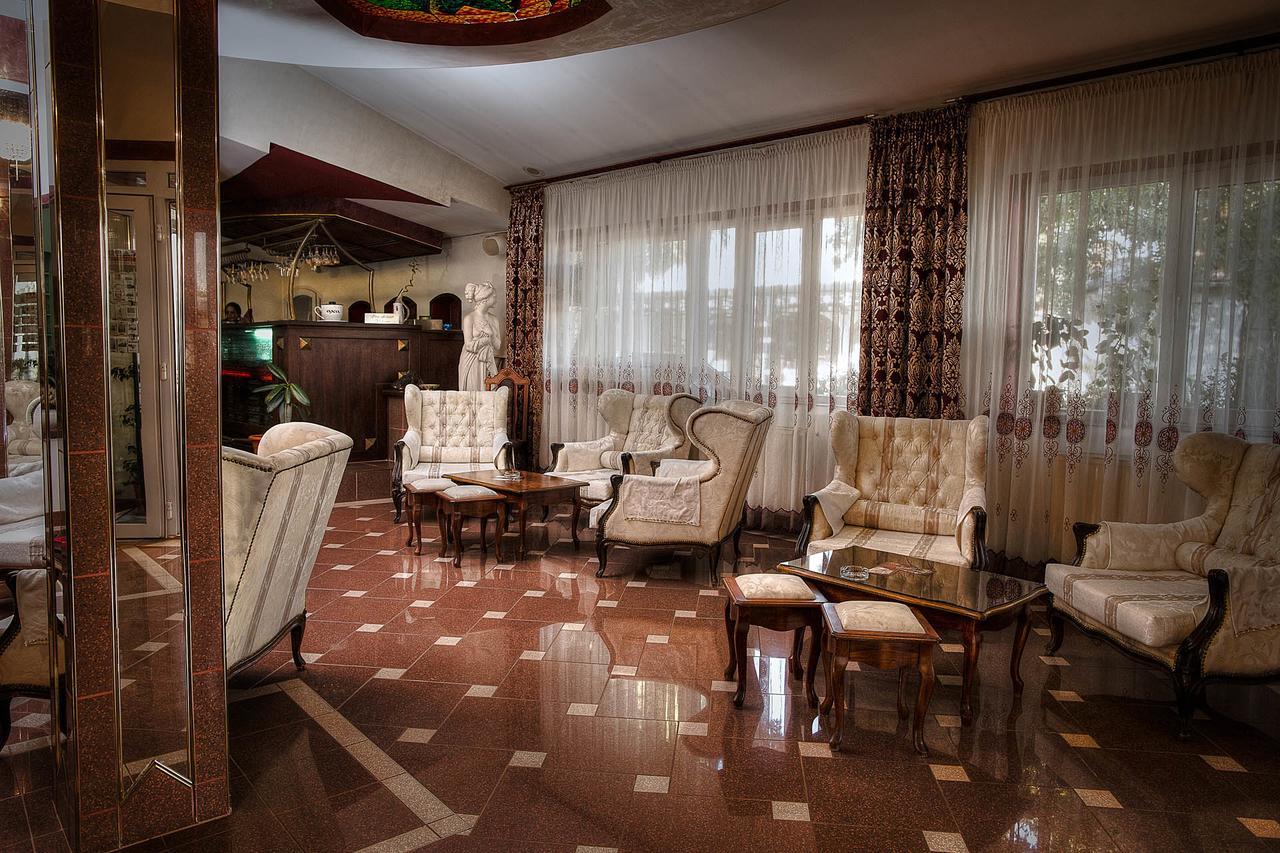 Hotel Roco Izvin Luaran gambar