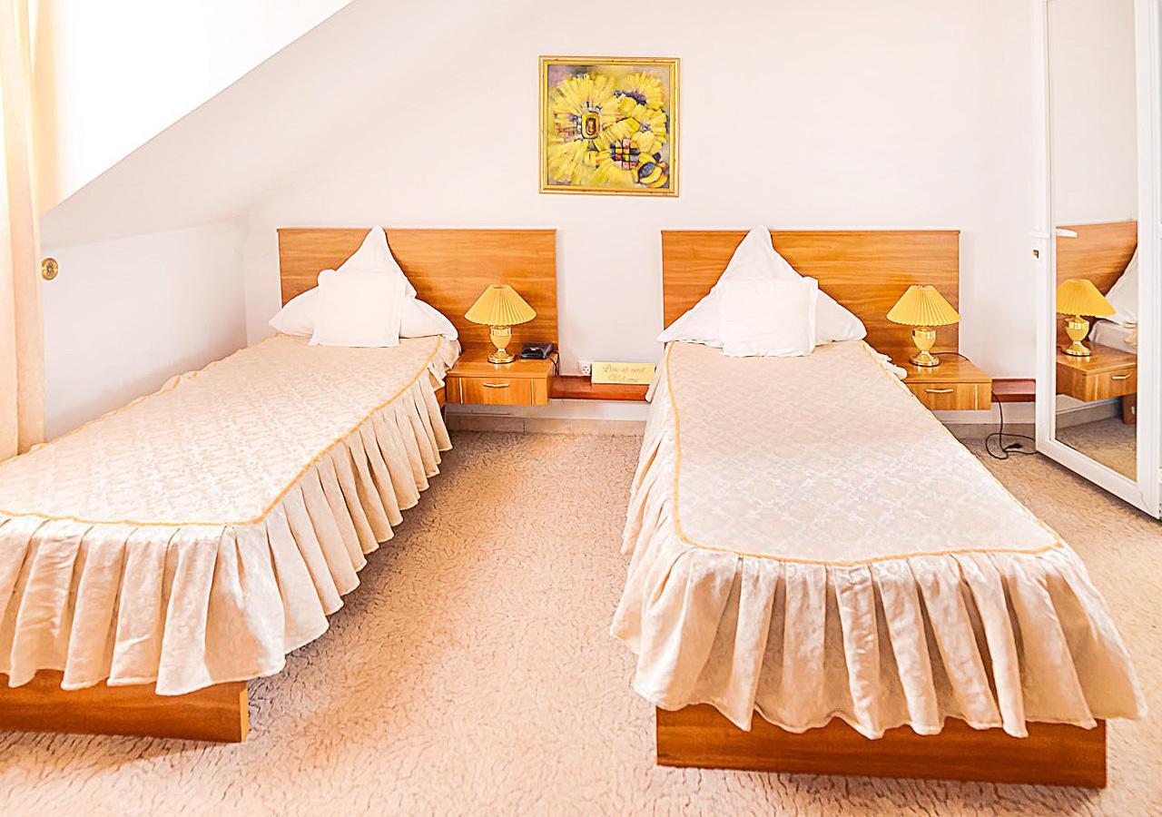 Hotel Roco Izvin Luaran gambar