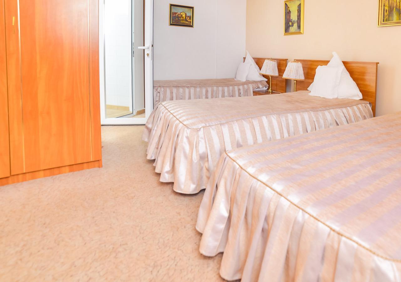 Hotel Roco Izvin Luaran gambar