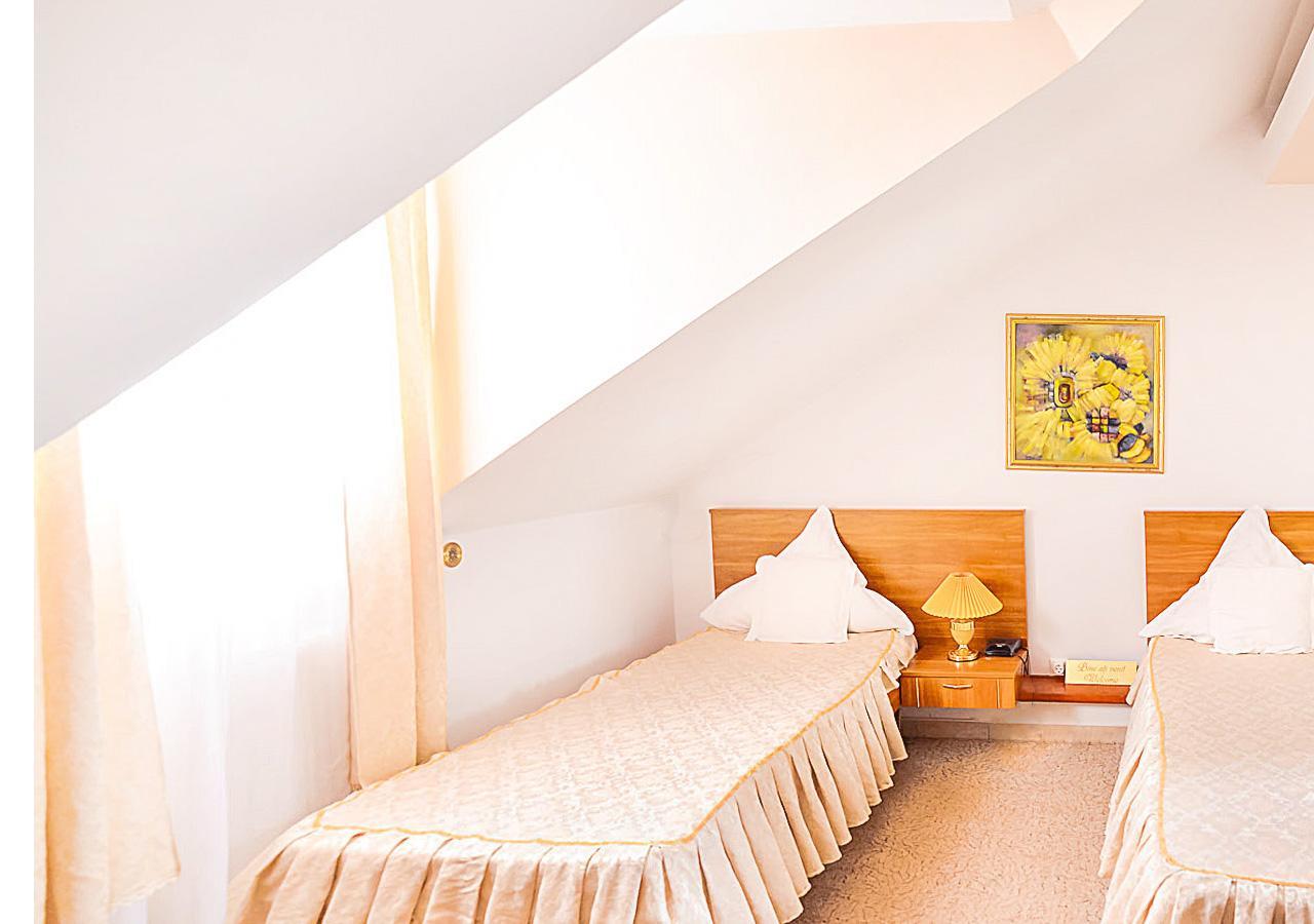 Hotel Roco Izvin Luaran gambar