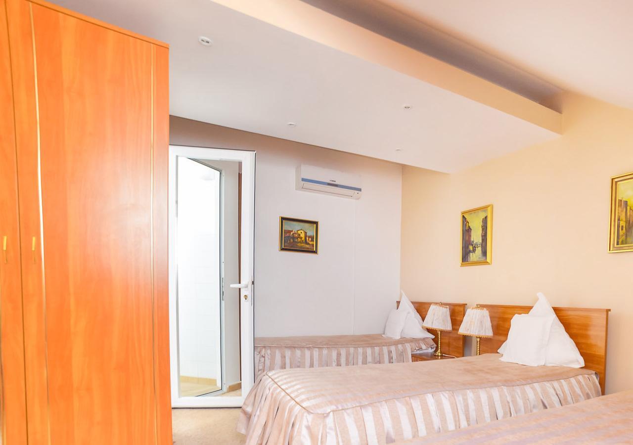 Hotel Roco Izvin Luaran gambar