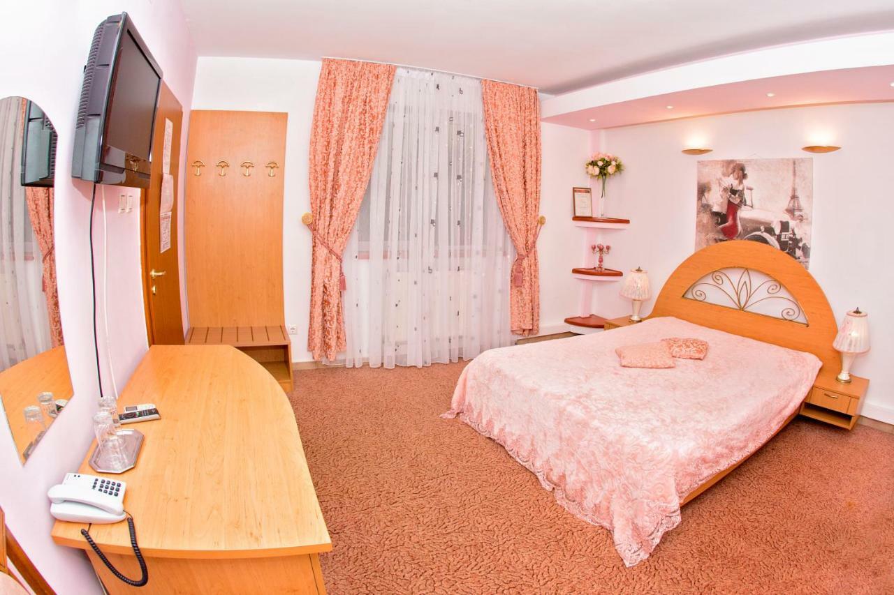 Hotel Roco Izvin Luaran gambar