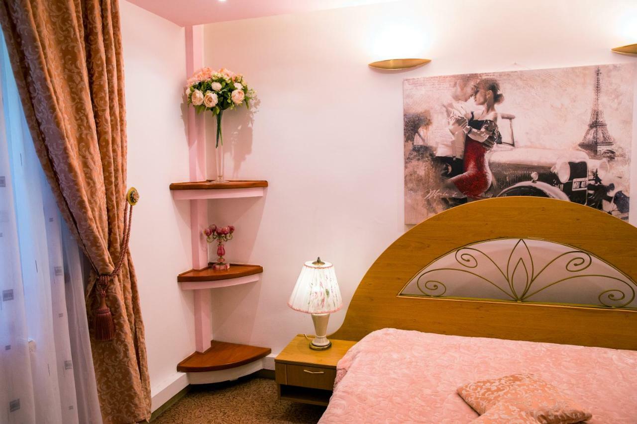 Hotel Roco Izvin Luaran gambar
