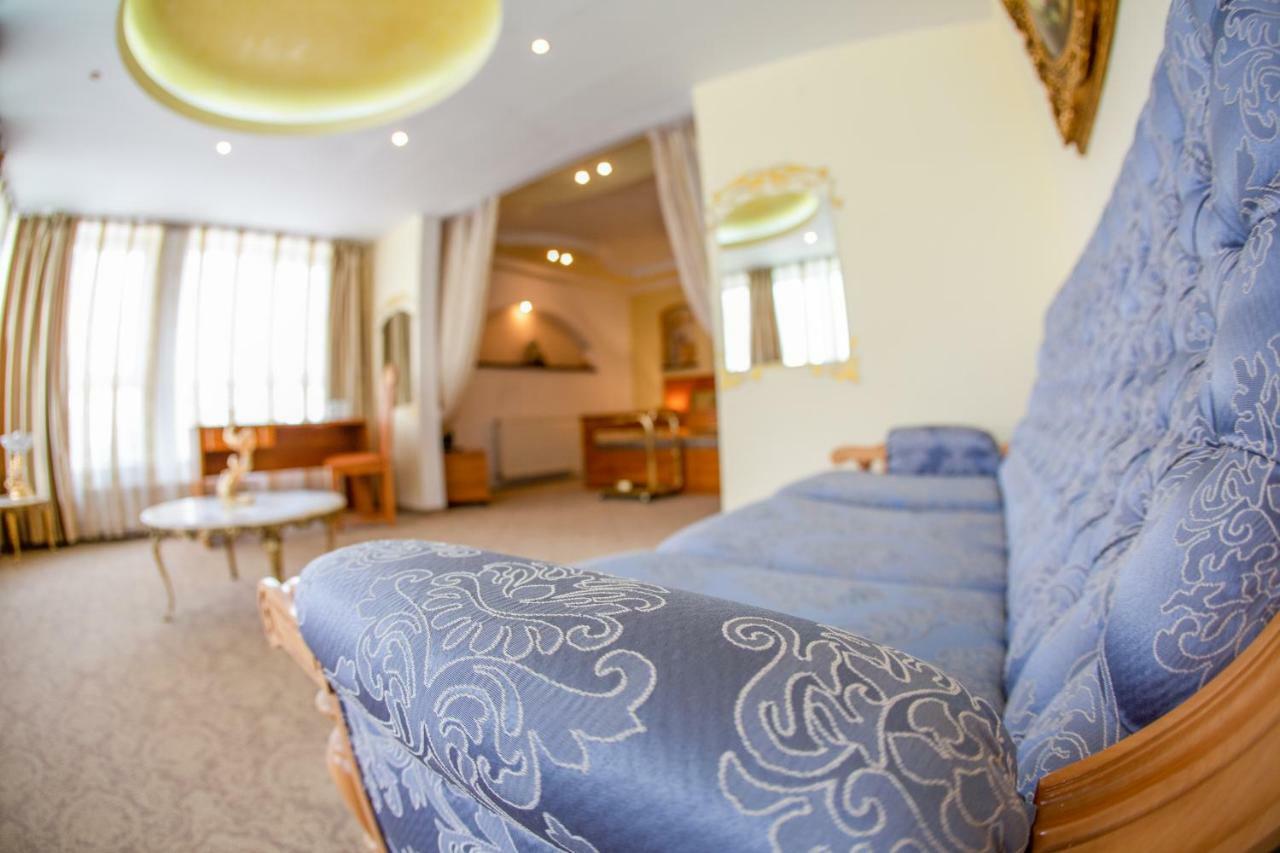 Hotel Roco Izvin Luaran gambar