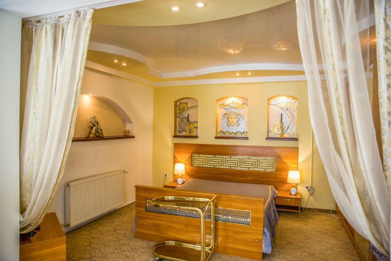 Hotel Roco Izvin Luaran gambar