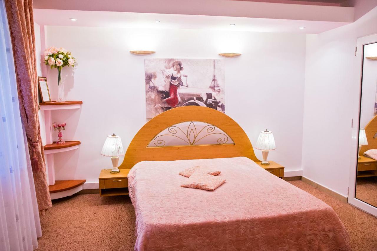 Hotel Roco Izvin Luaran gambar