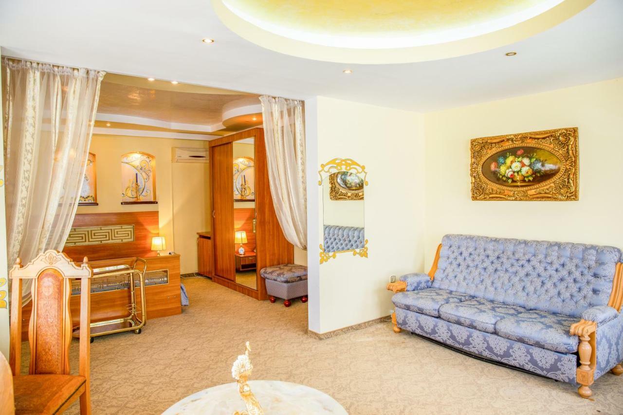 Hotel Roco Izvin Luaran gambar