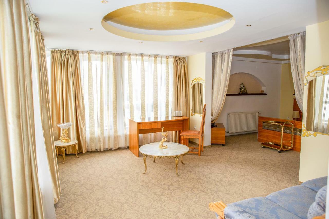 Hotel Roco Izvin Luaran gambar