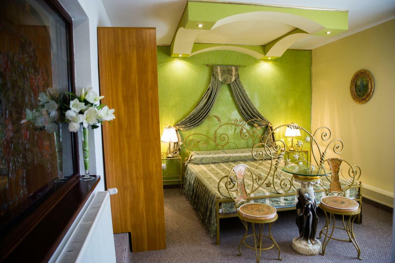 Hotel Roco Izvin Luaran gambar