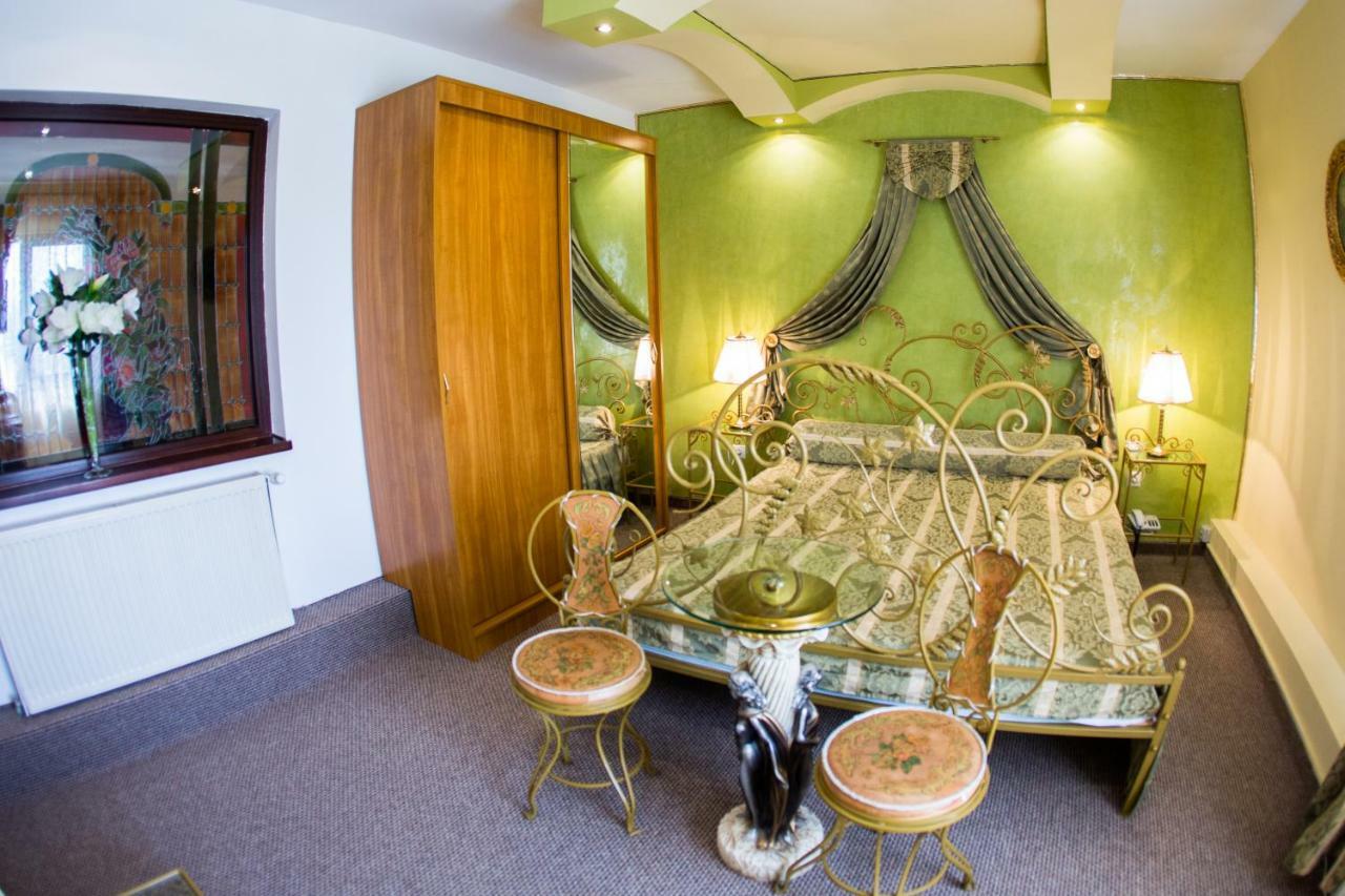 Hotel Roco Izvin Luaran gambar