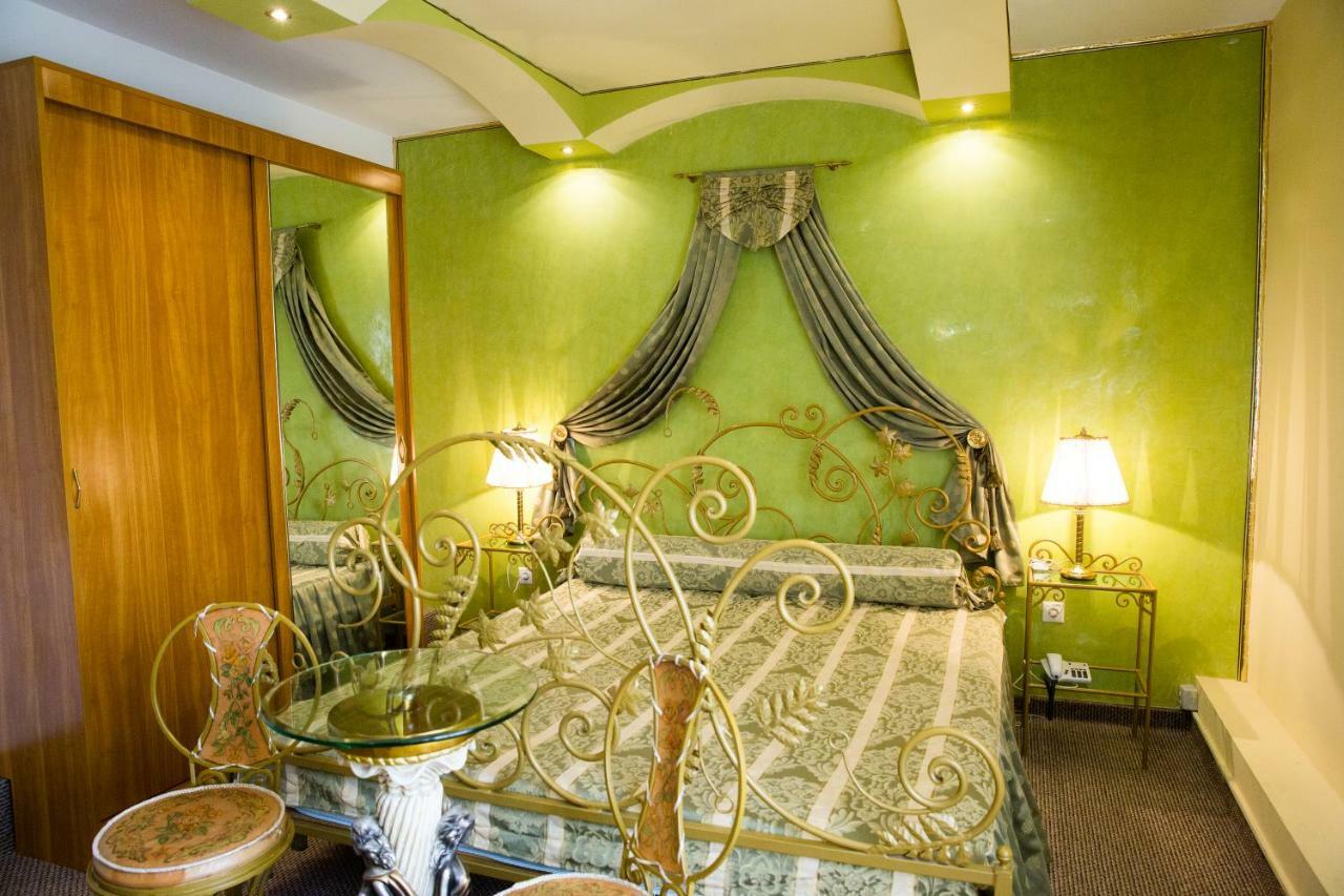 Hotel Roco Izvin Luaran gambar