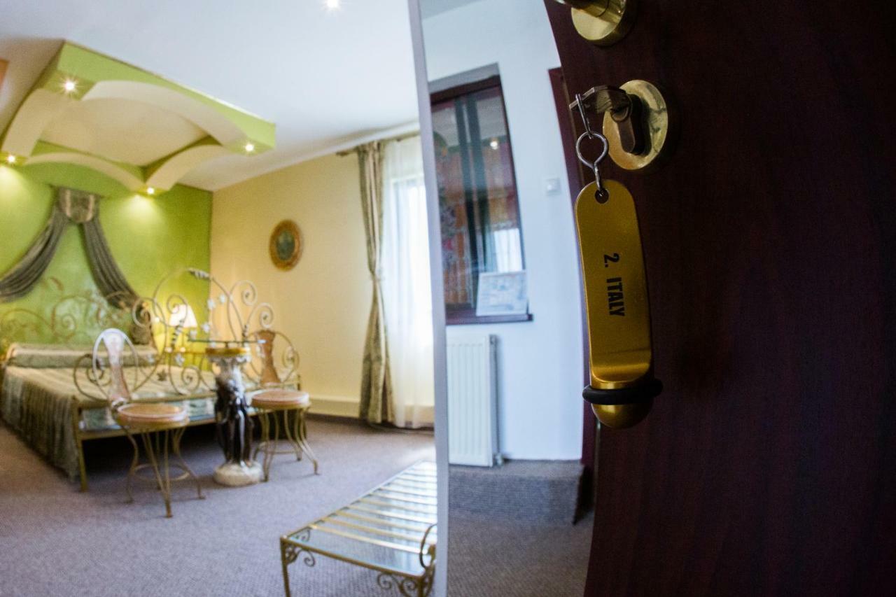 Hotel Roco Izvin Luaran gambar