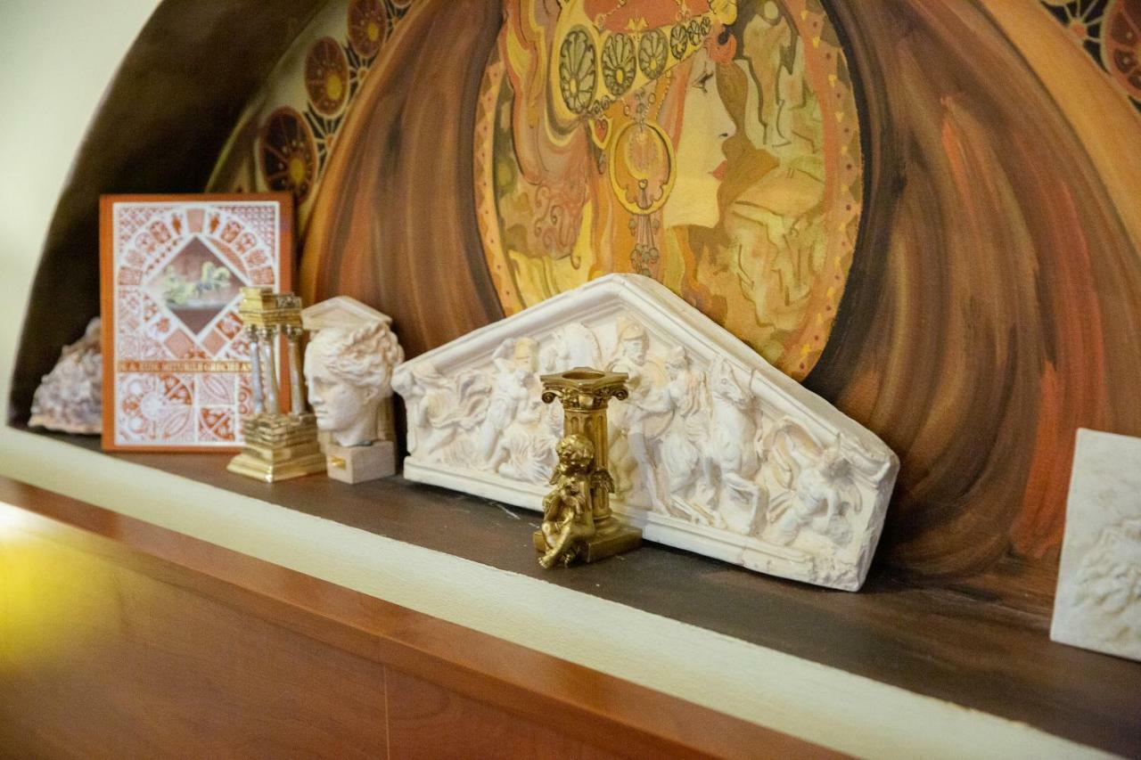 Hotel Roco Izvin Luaran gambar