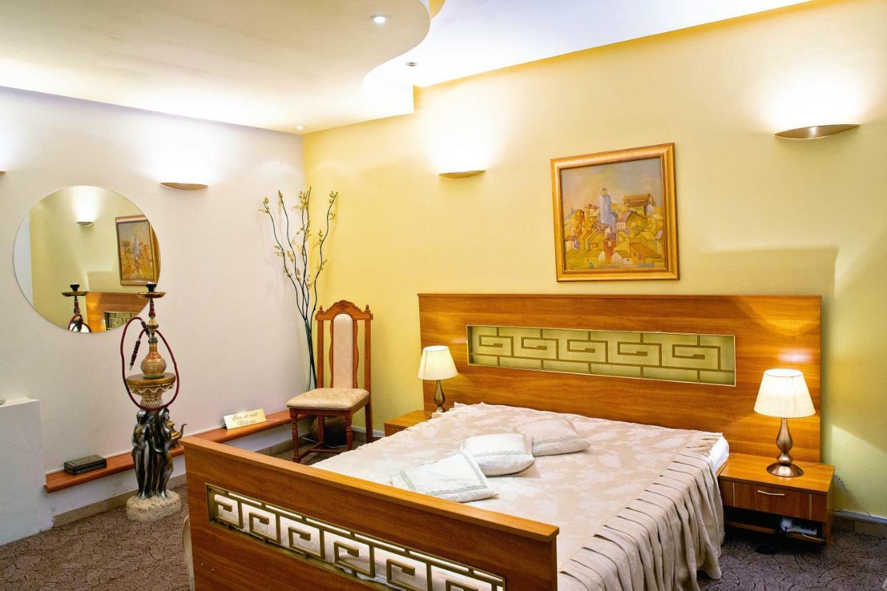 Hotel Roco Izvin Luaran gambar